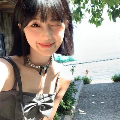 她不知道那些鸟的名字