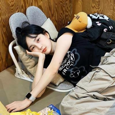 踉跄的女孩